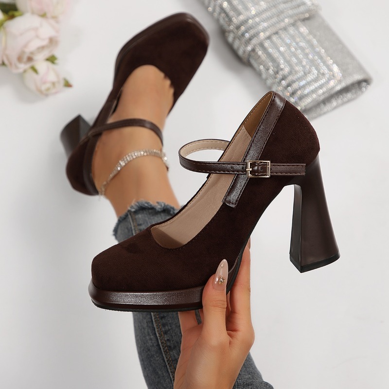 Women'S Shoes Plus Size - รองเท้าส้นสูงแฟชั่นฤดูร้อนปี 2026 สำหรับผู้หญิงไซส์ใหญ่ สวมใส่สบาย รองเท้าลำลองแบบหุ้มส้นต่ำ ดีไซน์หรูหรา